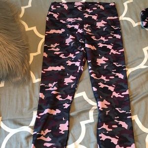 Fabletics colorful camo powerhold leggings!
